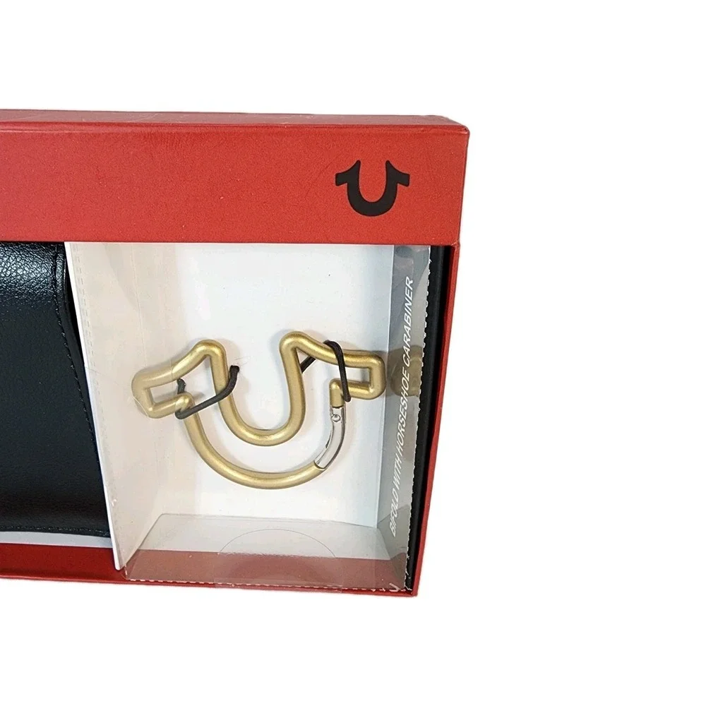 Mens True Religion Altro Black/Gold Leather Bifold &Horseshoe Carabiner New